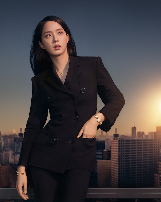 La catante coreana Jisoo se une a la comunidad Panthère de Cartier