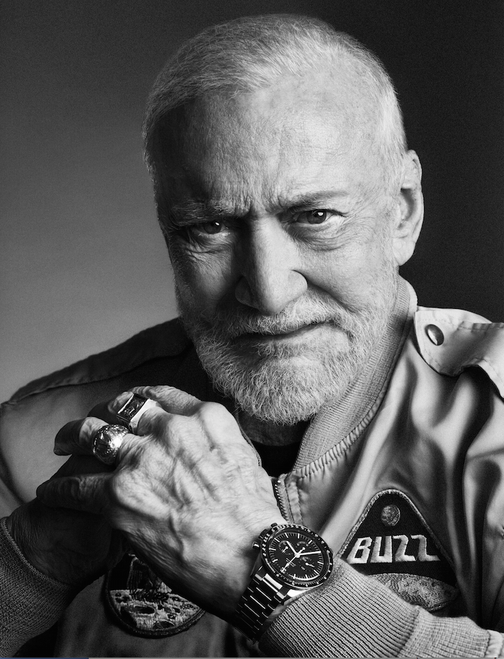 Omega arroja luz sobre Buzz Aldrin