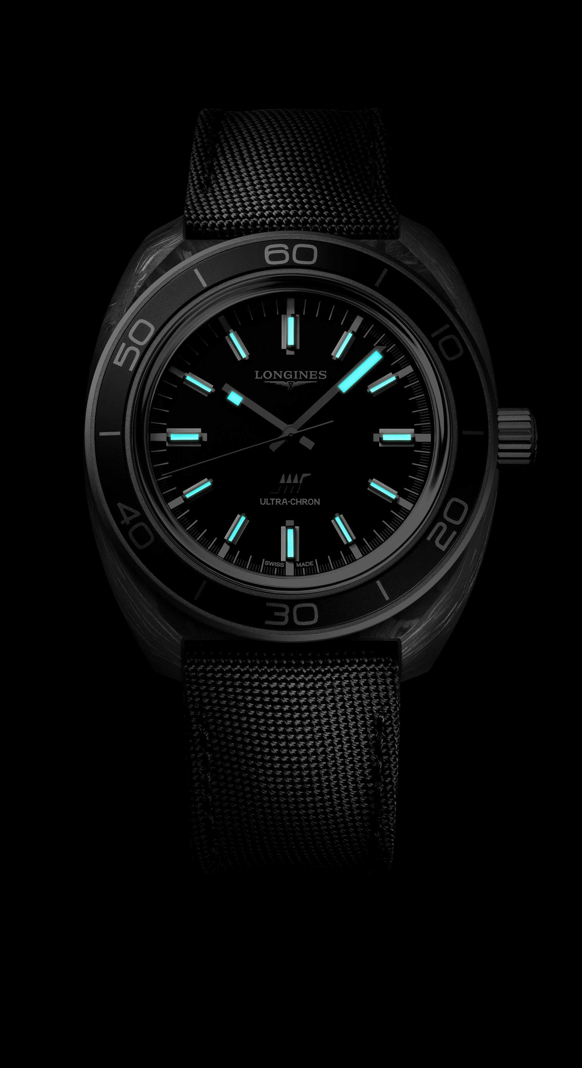 La colección "Ultra-Chron" de Longines se viste de carbono