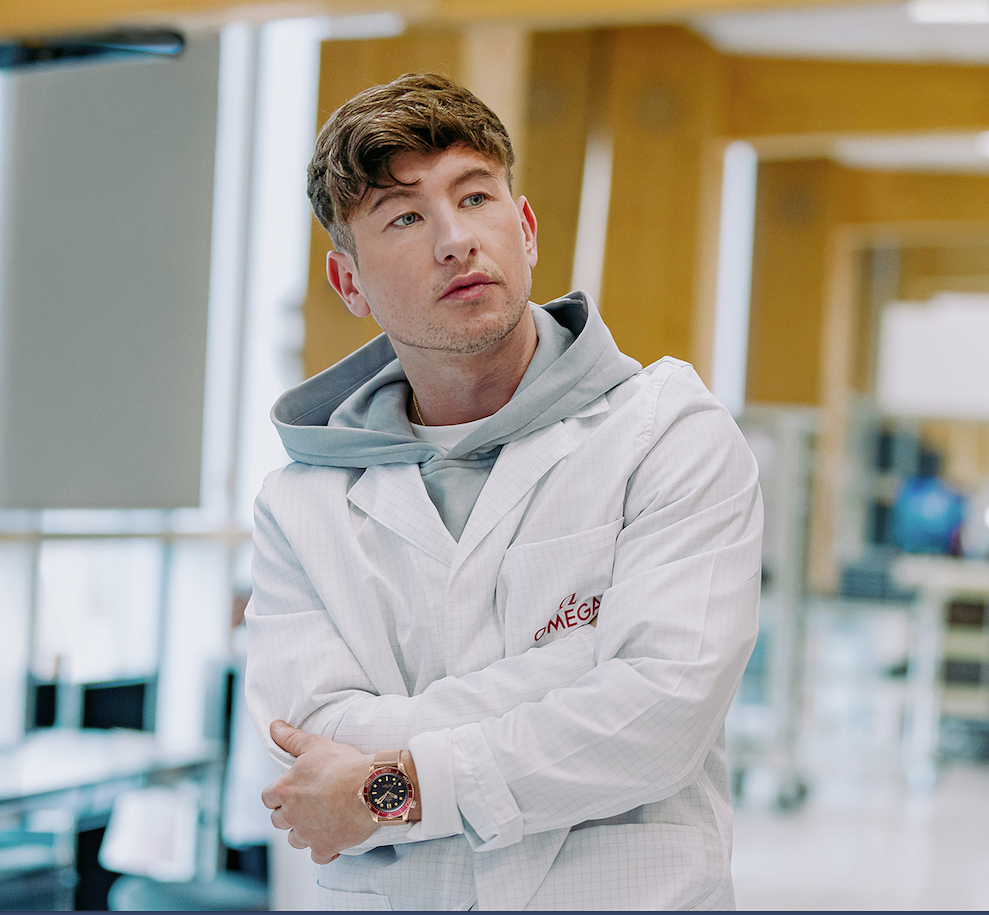 Barry Keoghan visita la manufactura de OMEGA