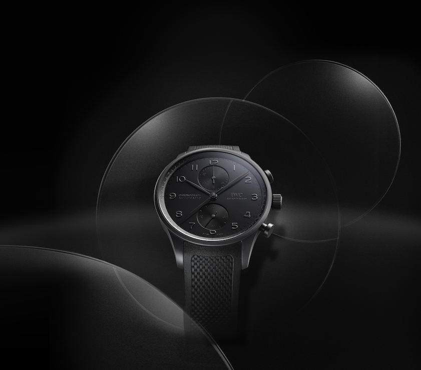 El "Portugieser Cronógrafo Ceratanium®" de IWC Schaffhausen en modo oscuro